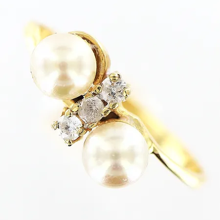 Ring med stenar och pärlor stl:17¼, bredd ca 6mm, 18K Vikt: 2 g