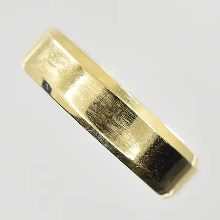 Ring stl:15½, bredd 5mm, 21K. Vikt: 2,3 g