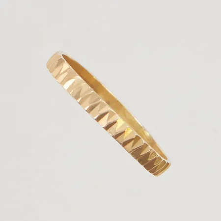 Ring stl:16¼ bredd 2,2mm 18K 1,0g.