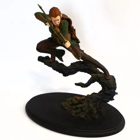 Samlarskulptur Sagan om Ringen "Tauriel", formgiven av Yasmin Khudari för  Weta Workshop, mått: 29x19x30cm, skala 1:6, inga övriga tillbehör Vikt: 0 g Skickas med postpaket.