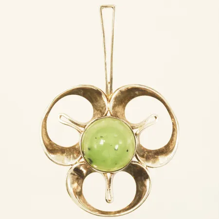 Hänge Theresia Hvorslev med cabochonslipad jade, längd 70mm bredd 46mm ALTON år 1975, 925/1000 silver Vikt: 19,1 g