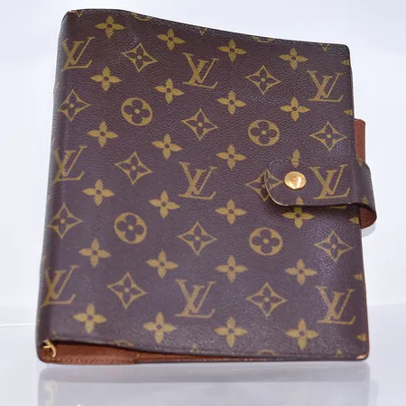 Agenda Louis Vuitton längd 23cm, bredd 18,5 cm TH1025 ca 2015 inga tillbehör.