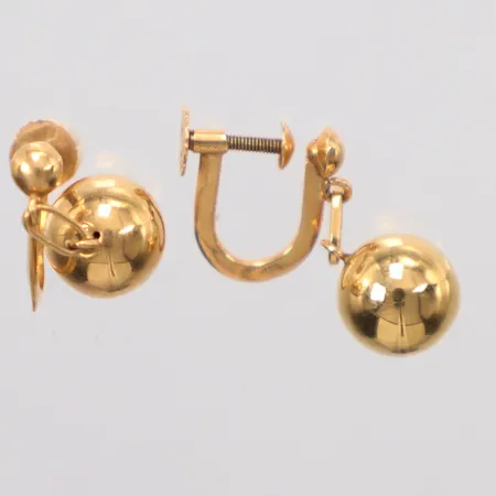Ett par örhängen längd 2cm, Ø8,7mm, skruvstoppar, 18K Vikt: 2,8 g