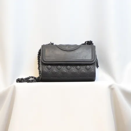 Väska Tory Burch med axelrem, Fleming Convertible, mått ca: 22x14cm, smärre bruksslitage, dustbag