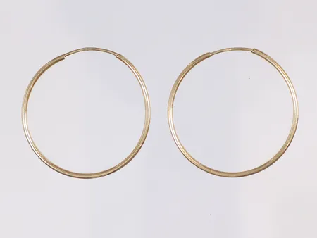Ett par Örhängen creoler Ø24mm bredd 1mm 18K Vikt: 0,6 g