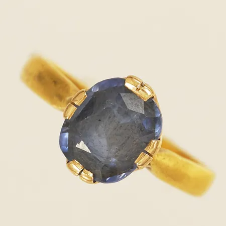 Ring med blå sten stl:17, bredd 10,2mm, 23K Vikt: 4,5 g