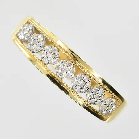 Ring med diamanter ca 0,12ctv GHA, stl:18½, bredd 3-5mm, 18K. Vikt: 2,2 g