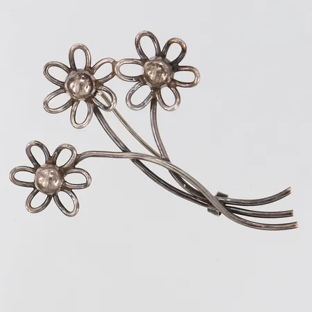Brosch blommor ca 56x44mm nål bucklig silver 830/1000 Vikt: 5,4 g