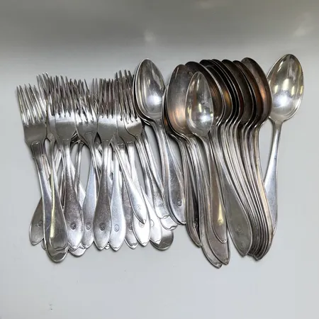 Diverse bestick, gafflar och skedar, gravyrer, 830/1000 Silver 1964,0g. Skickas med postpaket.