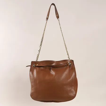 Väska Michael Kors brunt läder, mått 27x29x8,5cm, guldfärgad metall med färgbortfall, dustbag, slitage