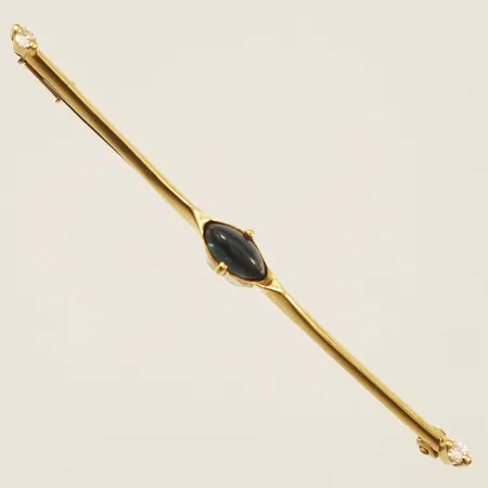 Slipsnål med diamanter 2x0,02ct samt blå sten 65mm nål ej guld 18K bruttovikt 4,7g Vikt: 4,7 g