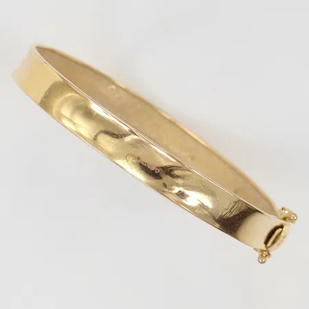 Stelt armband ca Ø51mm bredd 6mm buckligt sliten dekor inuti 9K Vikt: 3,3 g