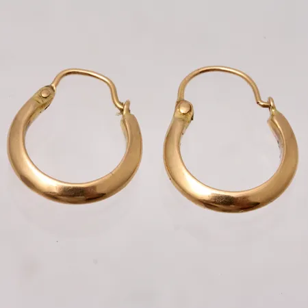  Örhängen mått 14,3x16,4mm, bredd 2,7mm, 18K, 1,43g.