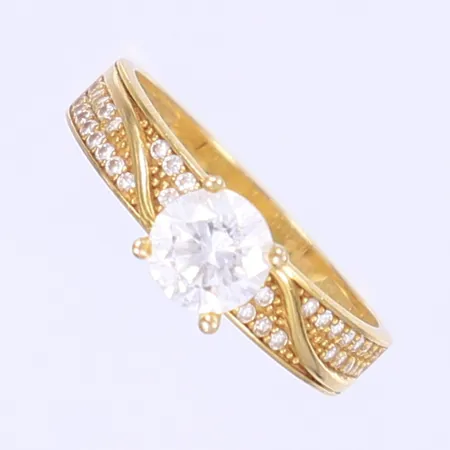 Ring med vita stenar stl 17½ bredd 3-4mm 21K Vikt: 2,8 g