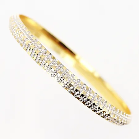 Armring Ø60mm med vitguldsdekor, bredd 6mm, 18K  Vikt: 6,6 g