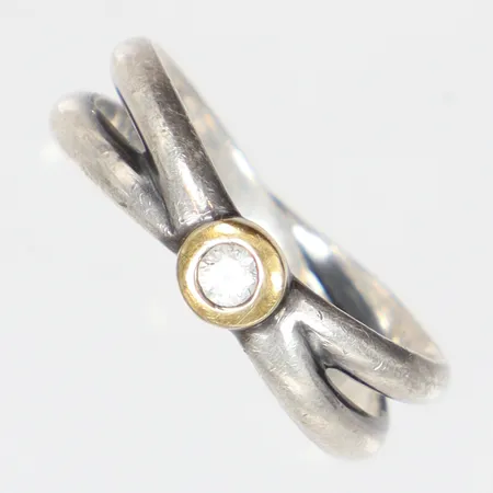 Ring tvåfärgad med vit sten stl:20 bredd 3-6mm SSÄ silver 925/1000 Vikt: 4 g