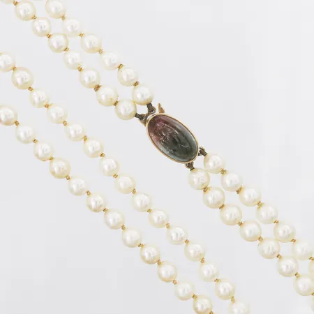 Pärlcollier Lantz år 1973 lås med vattenmelonturmalin, tvåradigt med odlade pärlor Ø6-7mm, längd 46,5cm, slitage på pärlor, i behov av omträdning, 18K Vikt: 57 g