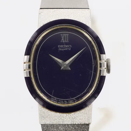 Damur Seiko stål quartz, 19mm, innermått: ca 16cm, refnr: 1400-8360, i behov av batteribyte, repor på glas, inga övriga tillbehör