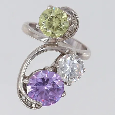 Ring med färgade stenar stl:18¼ bredd 2,5-28mm Silver 925/1000.  Vikt: 9,9 g