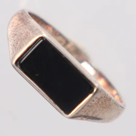 Ring Guldfynd svart sten. stl:20mm Vikt: 4,8 g