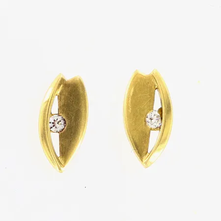 Ett par örhängen diamanter 2 x ca 0,005ct 10x5mm, 18K. Vikt: 1,6 g
