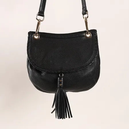 Axelremsväska Michael Kors svart läder, mått 19x22x4,5cm, nr 1974222, axelrem med reglerbar längd, fläckar, slitage, dustbag
