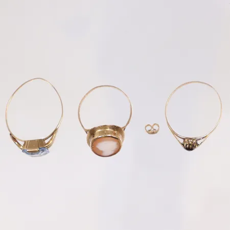 Diverse guld, defekt, 18K bruttovikt 5,5g Vikt: 5,5 g