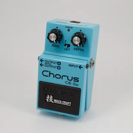 Effektpedal Boss Chorus CE-2W, serienummer A5J3814, funktionstestad, bruksskick, inga tillbehör.