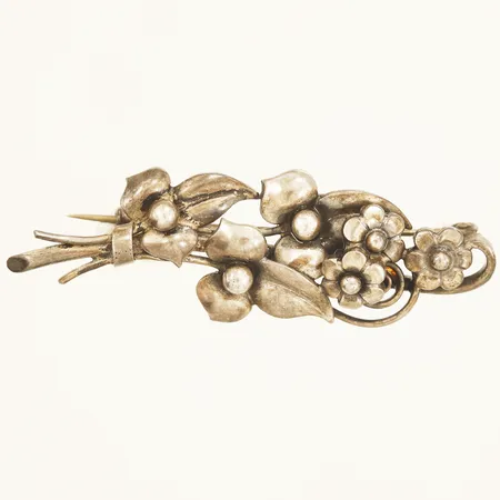 Brosch blombukett längd ca 62,5mm bredd ca 20,7mm silver  Vikt: 10,1 g