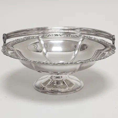 Kakfat med handtag, höjd ca 10-22cm, Ø21cm, finska stämplar, 813/1000 silver Vikt: 402,6g Vikt: 402,6 g