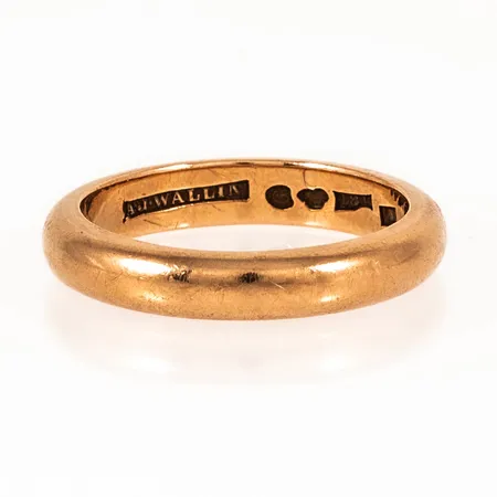 Ring slät stl:19¾ bredd 4,2mm, höjd 2,4mm, gravyr, 18K 8,7g.