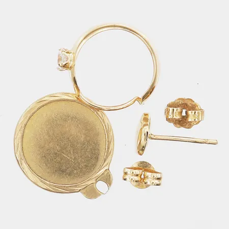Diverse guld 18K  Vikt: 2,3 g
