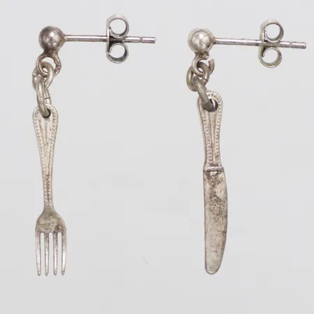 Ett par örhängen kniv och gaffel längd 27mm, 925/1000 silver Vikt: 1,1 g