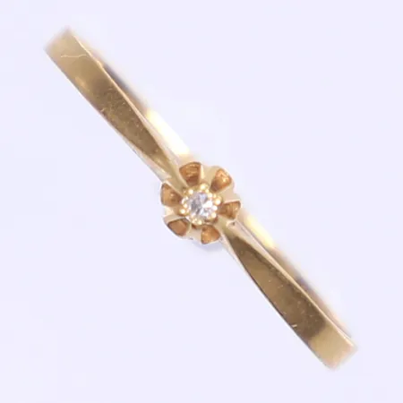Ring med vit sten stl: 16½ bredd 2mm 18K Vikt: 0,9 g