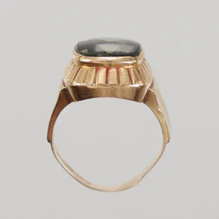 Ring med grön sten stl:17½, bredd 14,5mm , skev skena, Ceson Guldvaru Ab år 1962, 18K Vikt: 4,6 g