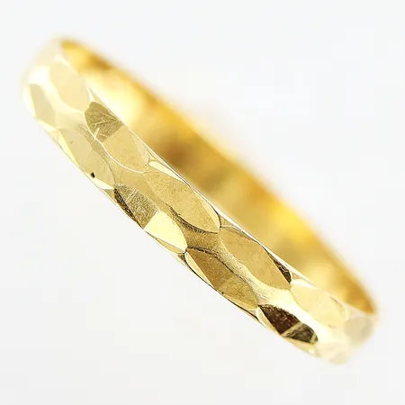 Ring mönstrad stl:20, bredd 3mm, gravyr, 18K Vikt: 1,5 g