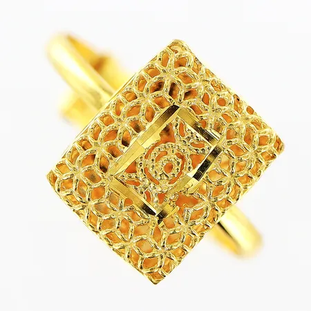 Ring justerbar storlek, bredd 1,5-12mm, 21K.  Vikt: 2,3 g