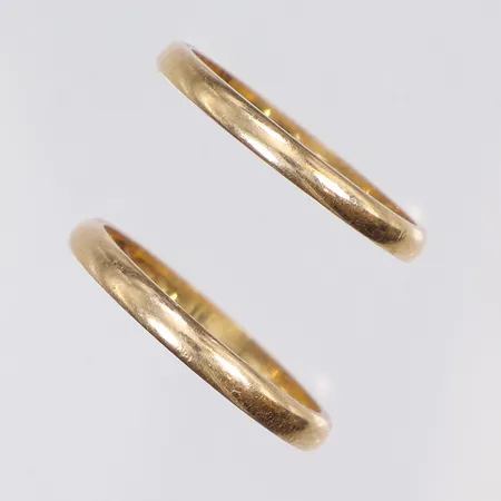 2 Ringar, stl:17½, bredd 2mm, gravyr, 18K Vikt: 4,7 g