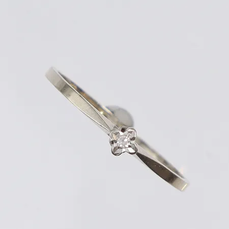 Ring med diamant 1x0,015ct, stl:17½, bredd 1-3mm, vitguld, 18K Vikt: 1,1 g