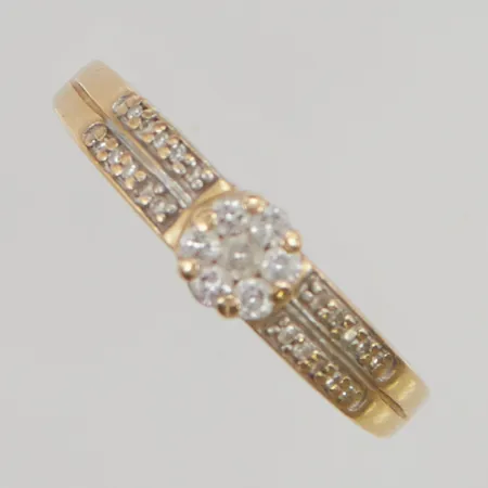 Ring med diamanter totalt ca 0,20ctv stl:19¼ bredd 6mm 18K 4,0g.