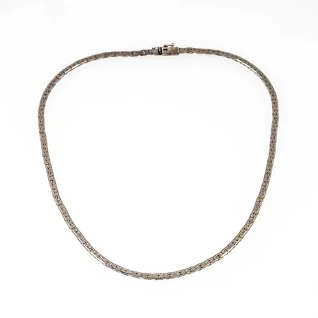 Collier halvstelt 40cm bredd 3mm, vasst chaner vid låset, silver 835/1000 12,4g. 