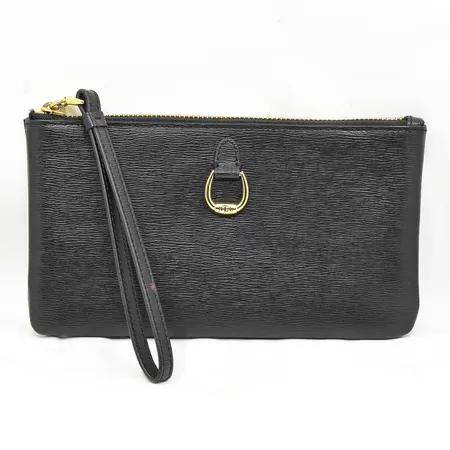 Clutch Ralph Lauren, svart Saffiano läder, mått ca 21x12cm, beslag i gulmetall, inga tillbehör.