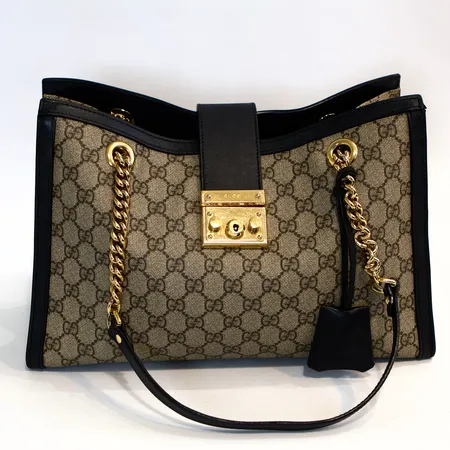 Handväska Gucci, modell Padlock Medium, svart läder och canvas, Års modell: 2021, ca , 23x40x14cm, ref:44784845, serienr:C030555574 , inköpskvitto bifogat från Vestiaire, små skav/ slitage på beslagg