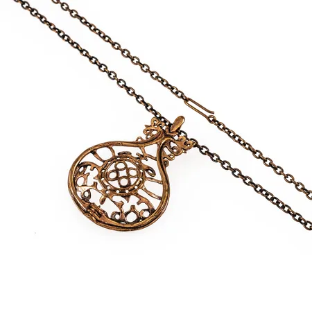Collier 68cm med hänge 38x52mm, brons 16,8g. 