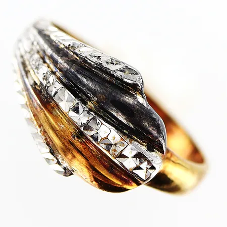 Ring stl:19, bredd framtill ca 6mm, missfärgad, 14K Vikt: 4,3 g