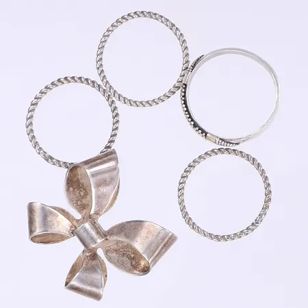 Diverse silver 3 ringar del av brosch ostämplat/gravyr/defekt silver 830-925/1000 Vikt: 10 g