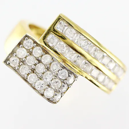 Ring med vita stenar stl:17¾, bredd 3-13mm, 18K Vikt: 6,6 g