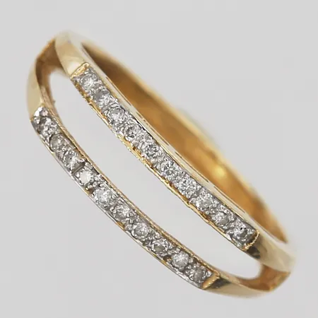 Ring med diamanter 20xca0,01ct stl:17½, bredd 2-6mm, ostämplad, 18K Vikt: 2,4 g