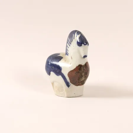 Figurin Häst Gösta Grähs & Kerstin Hörnlund, egen ateljé, glaserat stengods, höjd 10cm.  Skickas med paket.
