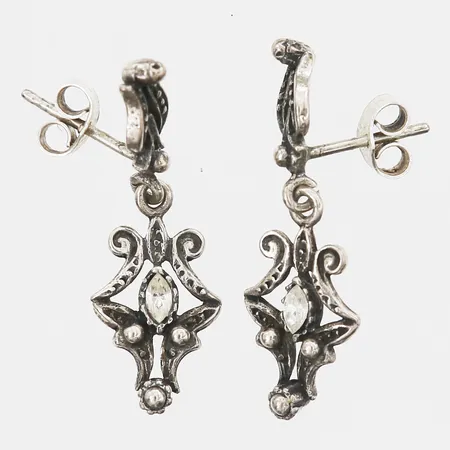 Örhängen med vita stenar längd 30mm, bredd 10mm, silver 925/1000 Vikt: 3,1 g